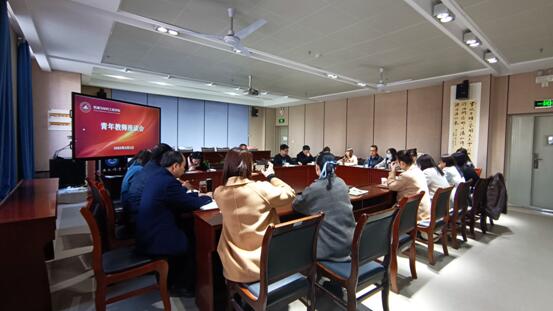 机械与材料工程公司召开教师座谈会