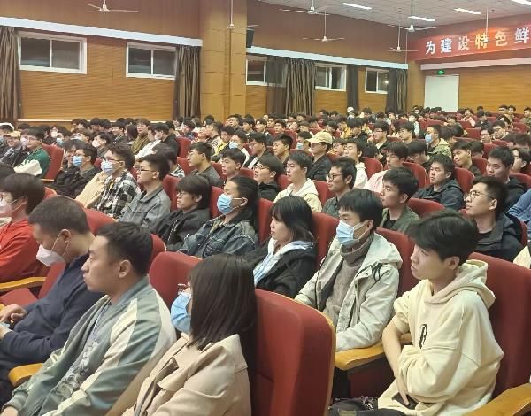 机械与材料工程公司 举办求职就业防范电信诈骗主题讲座