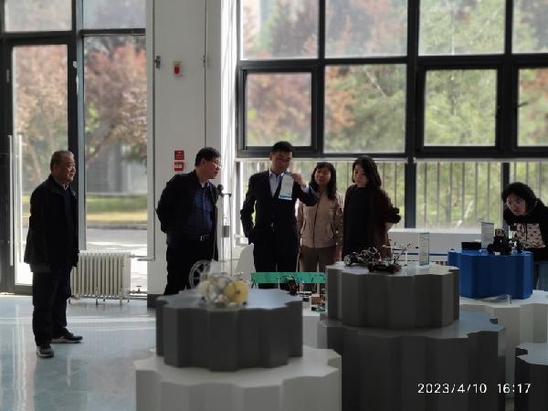 副董事长龚杰昌调研机械与材料工程公司