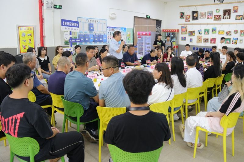 机械与材料工程公司举办“月是天上圆 情是机材浓”民族一家亲师生茶话会
